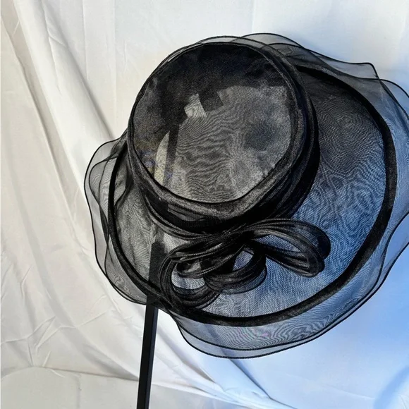 Elegant Black Mesh Wide Brim Fascinator Hat with Bow – Derby, Wedding, Tea Party - Picture 3 of 8